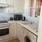 بيت للعطل Sea-view House With Terrace & Pool